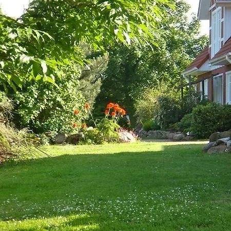 Schloss Zu - Ferienwohnung 13 * Hohen Niendorf
